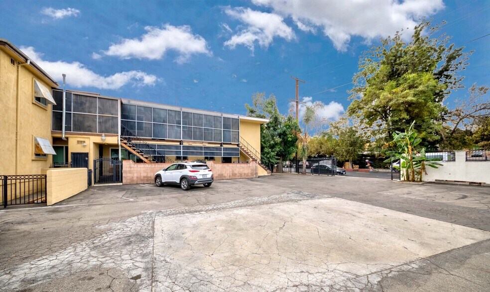 More Photos Of 3125 London St, Los Angeles Apartments For Sale