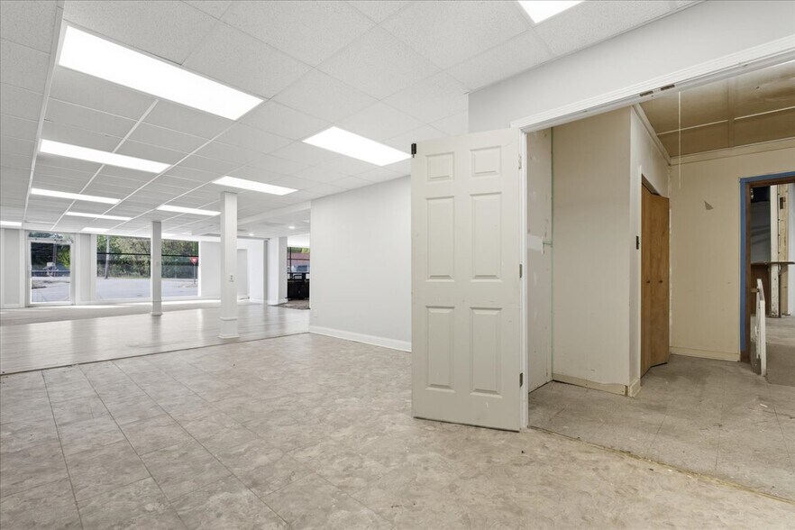 More Photos Of 778 Westover Dr, Danville Showroom For Sale