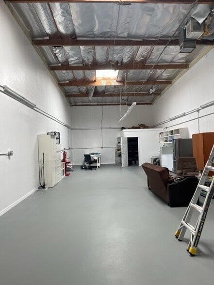 More Photos Of 12734 Branford St, Pacoima Warehouse For Lease