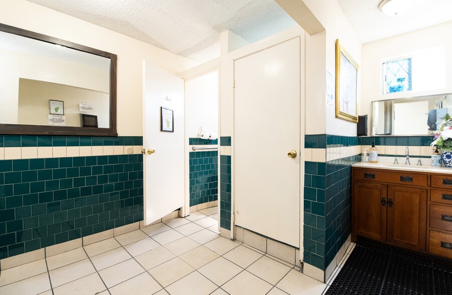 More Photos Of 147 E Rosecrans Ave, Compton Religious Facility For Sale