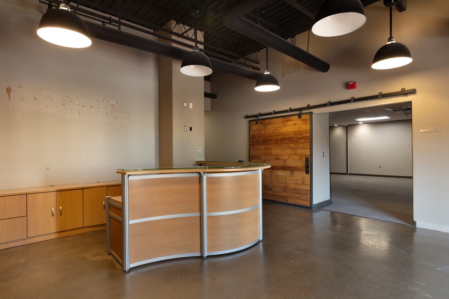 More Photos Of 5706-5712 Frederick Ave, Rockville Warehouse For Lease