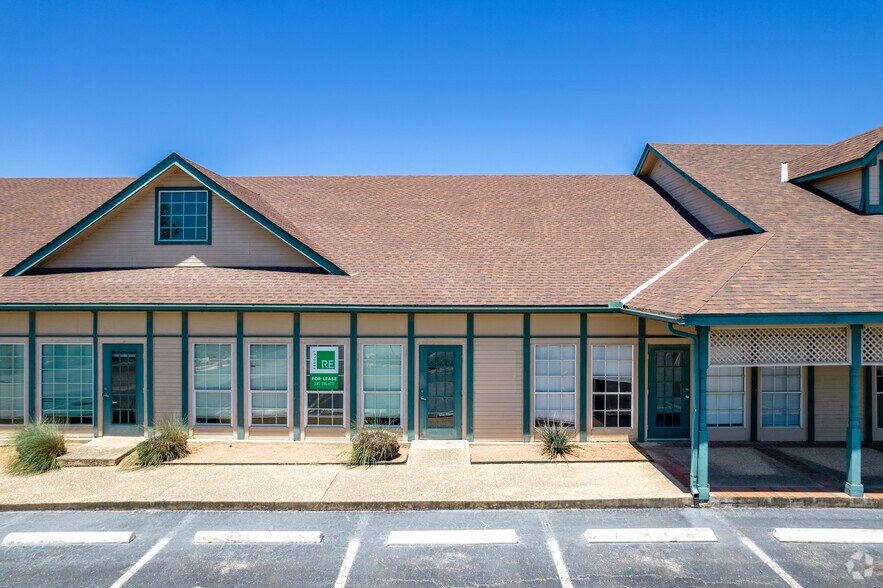 More Photos Of 12303-12335 Wetmore Rd, San Antonio Storefront For Sale