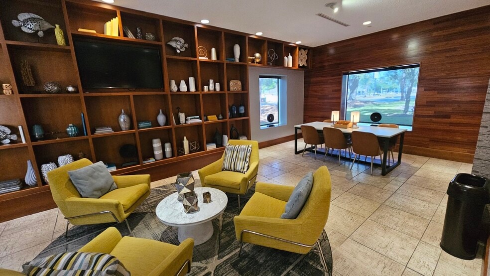 More Photos Of 8520 Baymeadows Rd, Jacksonville Hotel For Sale