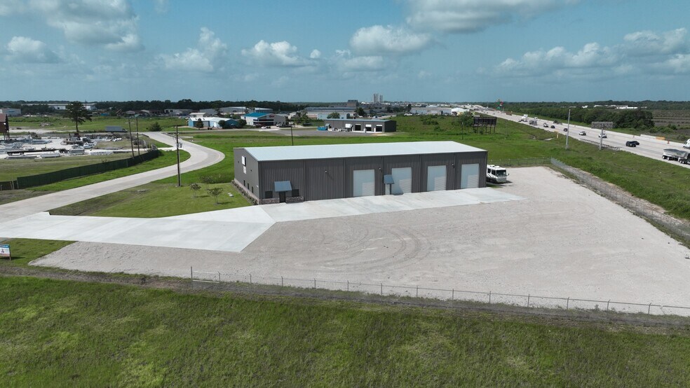 More Photos Of 8850 Industrial Pky, Beaumont Warehouse For Lease