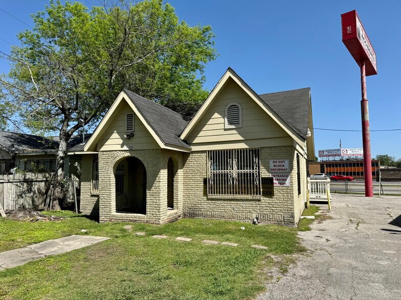 More Photos Of 5737 Burwell St, Houston Office Residential For Sale