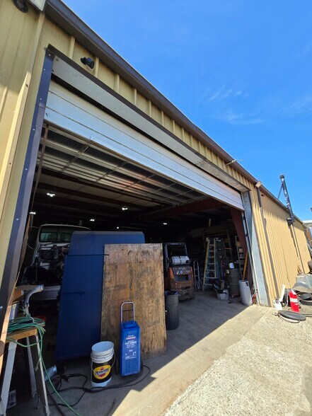 More Photos Of 2121 Commerce St, Aberdeen Industrial For Sale