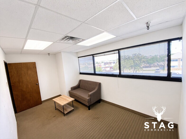 More Photos Of 3901 Airport Fwy, Bedford Office For Lease