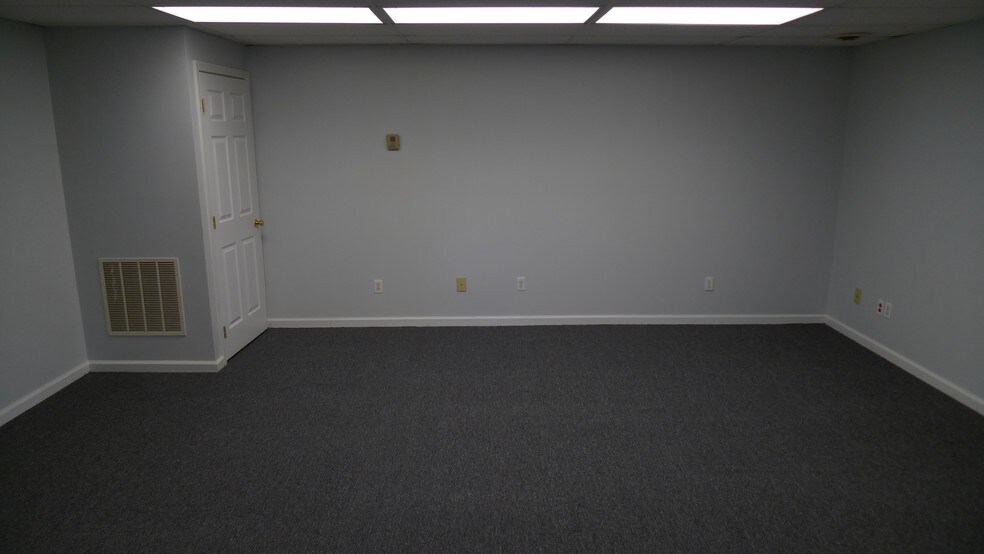 More Photos Of 7 Greenwood Pl, Pikesville Warehouse For Sale