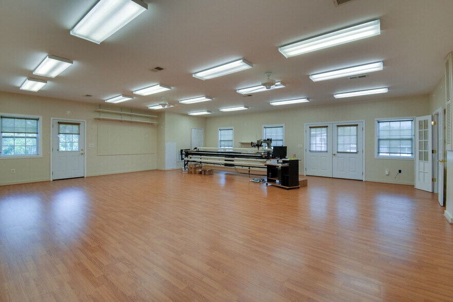 More Photos Of 35 Tinkling Spring Rd, Fishersville Showroom For Sale