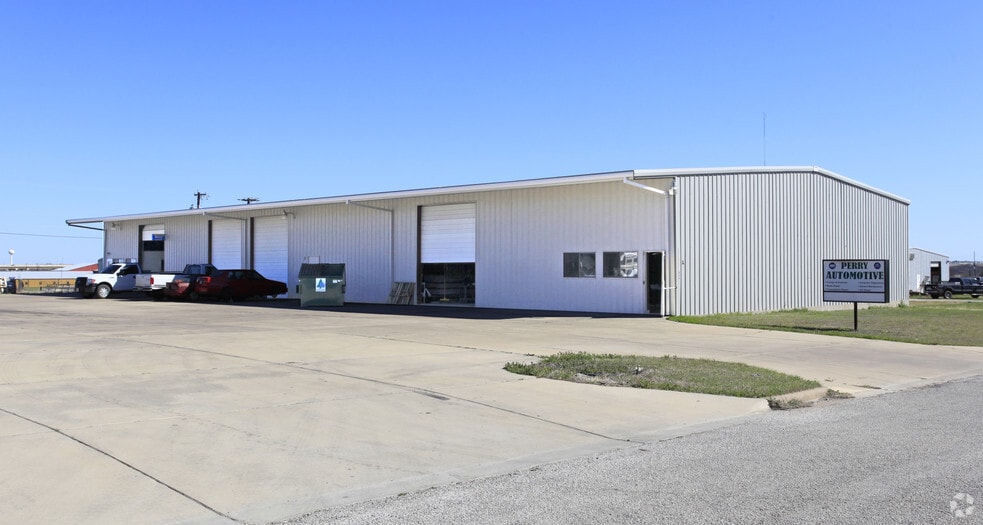 Primary Photo Of 212 Tradesmen Dr, Hutto Warehouse For Lease