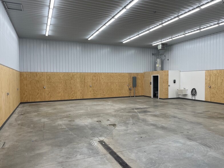 More Photos Of 3862 Norrie Dr, New Franken Showroom For Lease