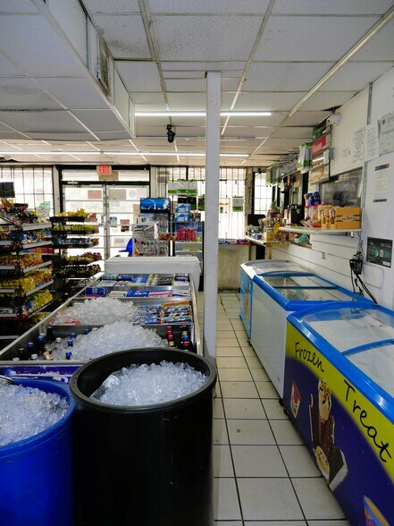 More Photos Of 8435 Tidwell Rd, Houston Service Station For Sale