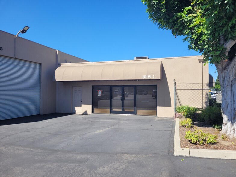 More Photos Of 1009-1033 Brooks St, Ontario Warehouse For Lease