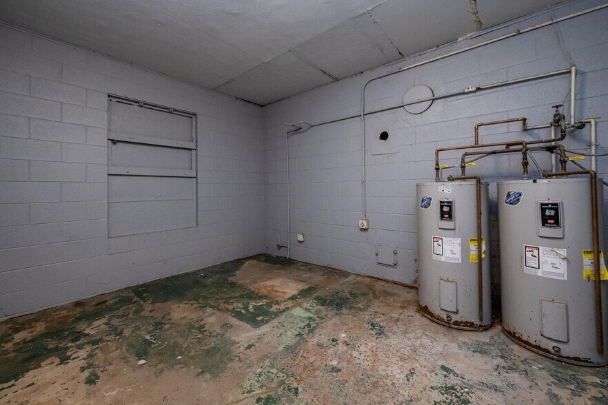 More Photos Of 641 S Crystal Ave, Benton Harbor Winery Vineyard For Sale