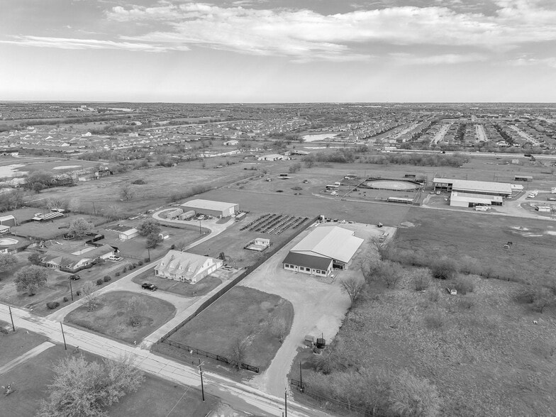 More Photos Of 1650 Staree Ln, Saginaw Flex For Lease