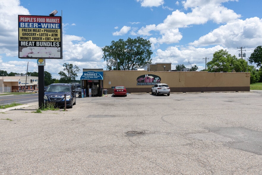 More Photos Of Undisclosed, Pontiac Convenience Store For Sale
