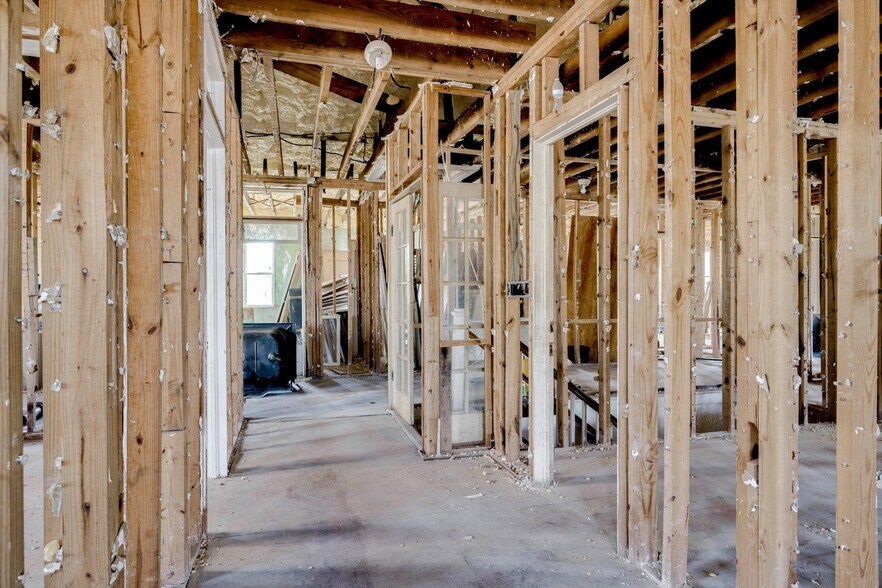 More Photos Of 111 Main Street, Lincolnton Flex For Sale