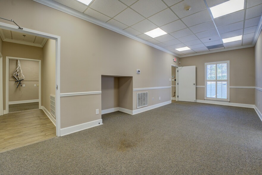 More Photos Of 1806 Over Lake Dr SE, Conyers Office For Sale
