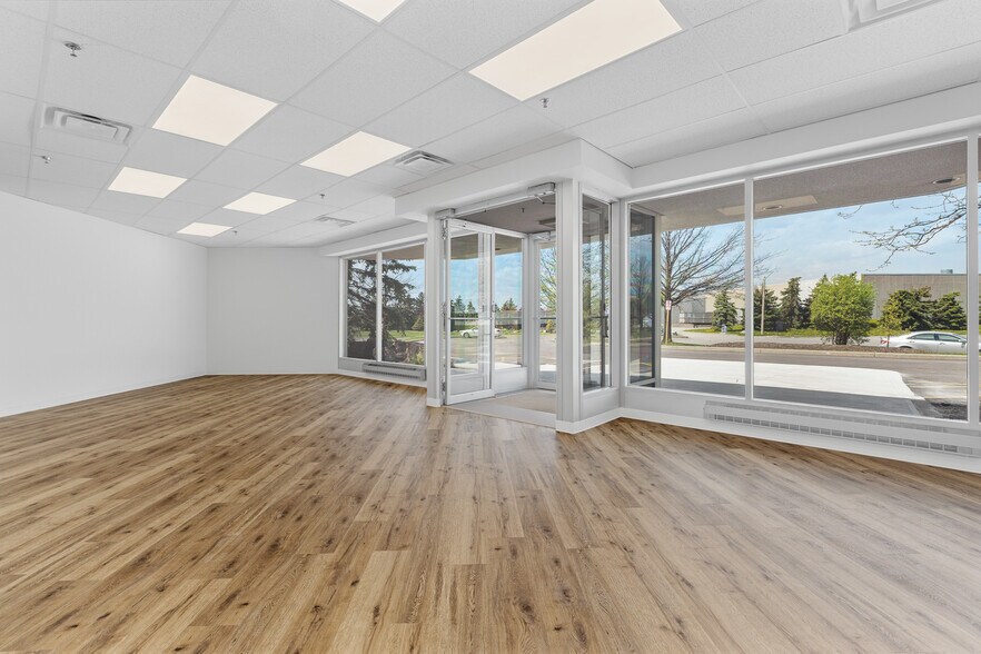 More Photos Of 156 Parkshore Dr, Brampton Warehouse For Lease