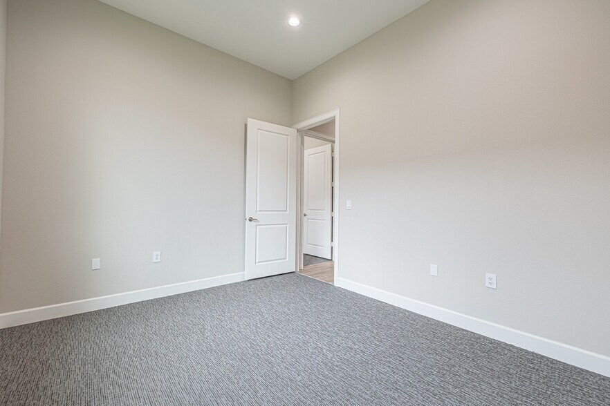 More Photos Of 5757 Flewellen Oaks Ln, Fulshear Office For Lease