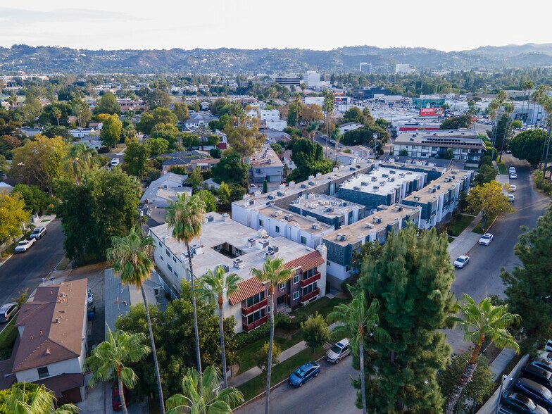 More Photos Of 5358 Circle Dr, Sherman Oaks Apartments For Sale