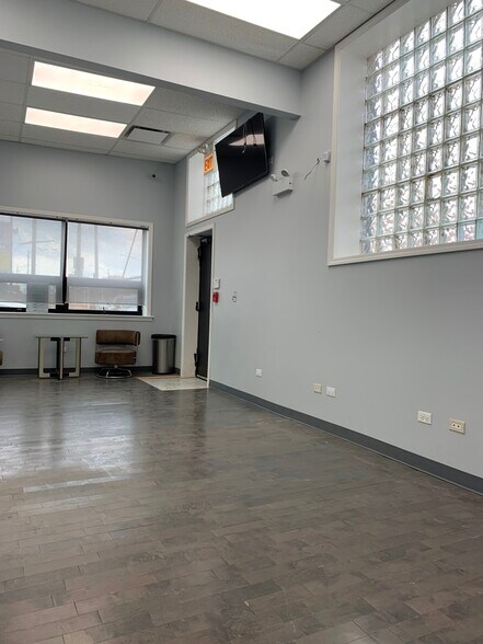 More Photos Of 3801-3809 N Elston Ave, Chicago Industrial For Lease