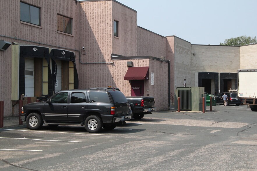 More Photos Of 9550 W Bloomington Fwy, Bloomington Coworking Space