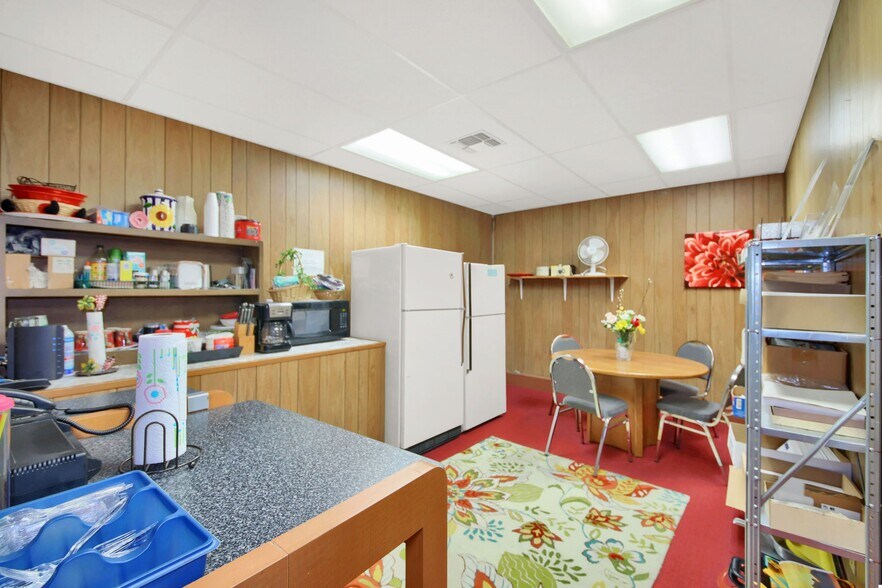 More Photos Of 202 N Main St, Taylor Loft Creative Space For Sale