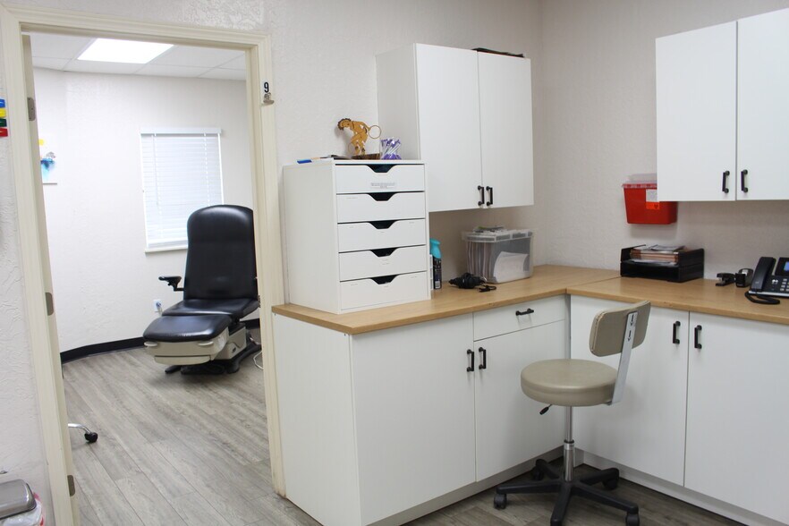 More Photos Of 8008 Menaul Blvd NE, Albuquerque Medical For Sale