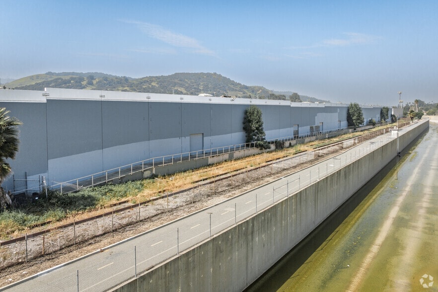 More Photos Of 14421-14441 Bonelli St, City of Industry Warehouse For Lease