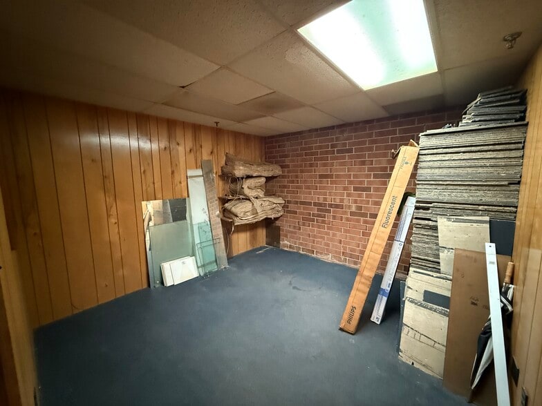 More Photos Of 900 Baker Rd, High Point Warehouse For Sale