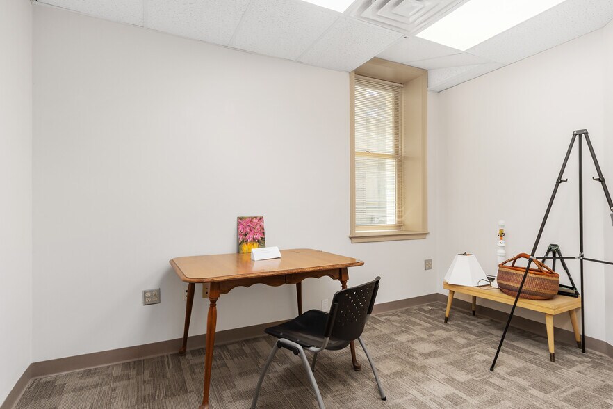 More Photos Of 1 N Market St, Frederick Storefront Retail Office For Lease