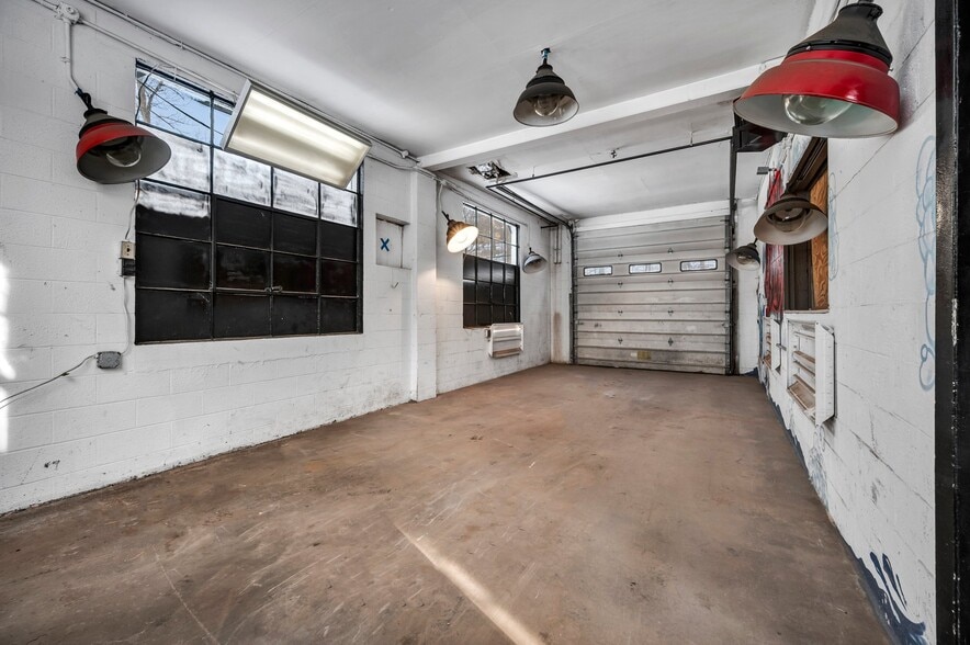 More Photos Of 417 S Colony St, Meriden Showroom For Lease