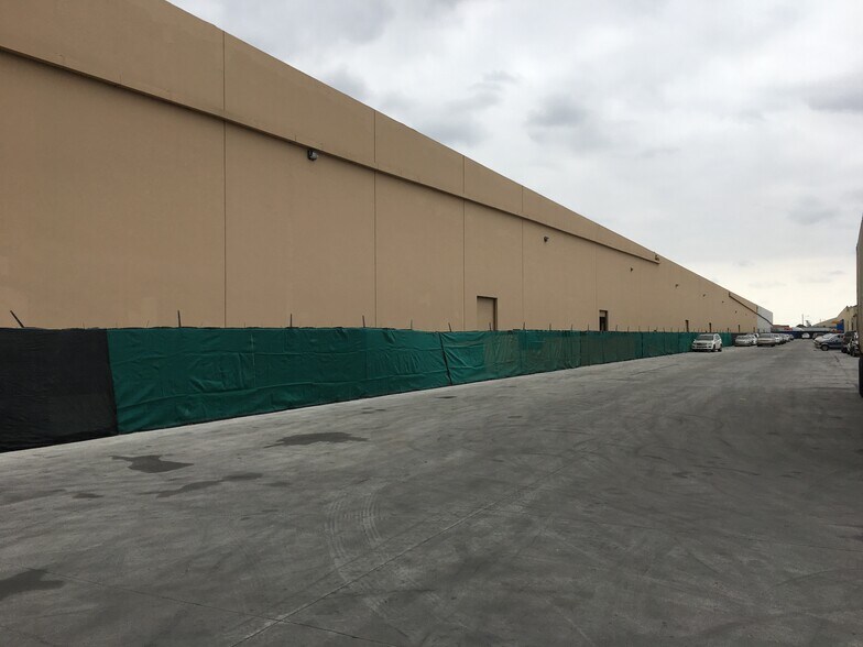 More Photos Of 11911 Woodruff Ave, Downey Warehouse For Sale