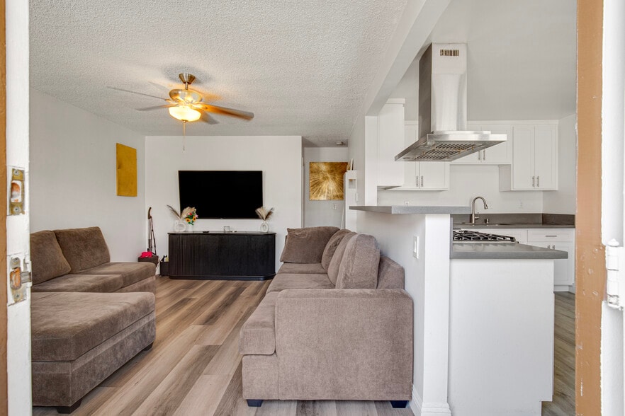 More Photos Of 817 Mira Mar Ave, Long Beach Apartments For Sale