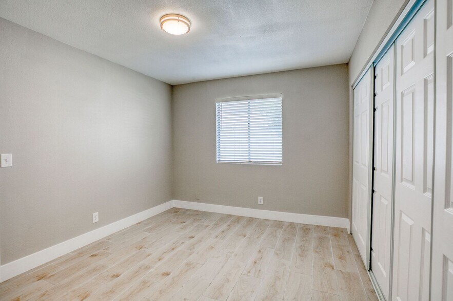More Photos Of 317 S 9th St, Las Vegas Apartments For Sale