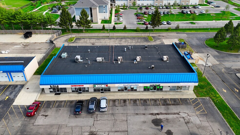 More Photos Of 2050-2090 E Dublin Granville Rd, Columbus General Retail For Lease