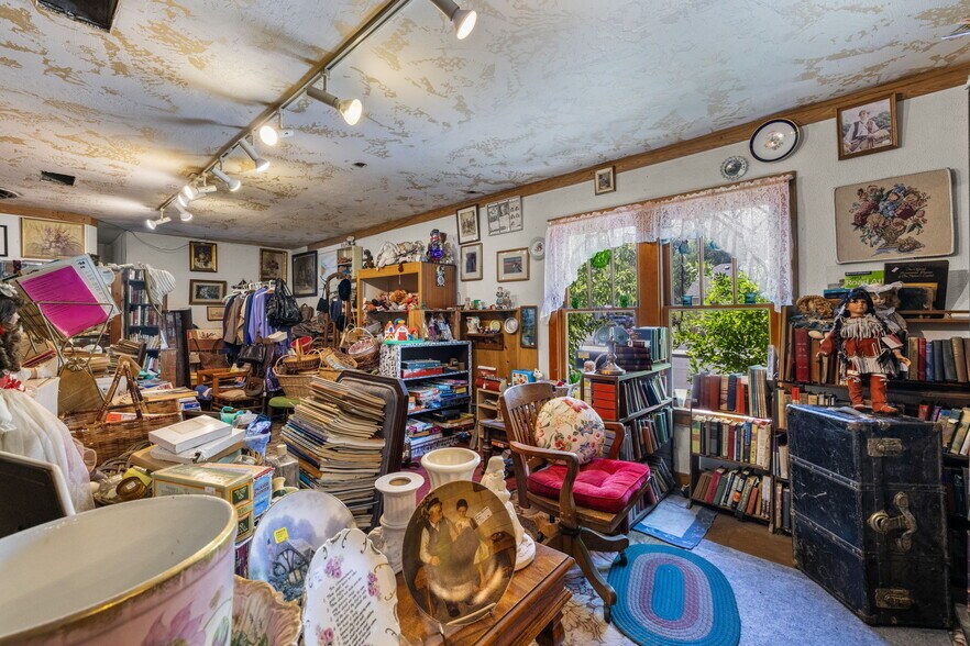 More Photos Of 234 S Canyon Blvd, John Day Freestanding For Sale