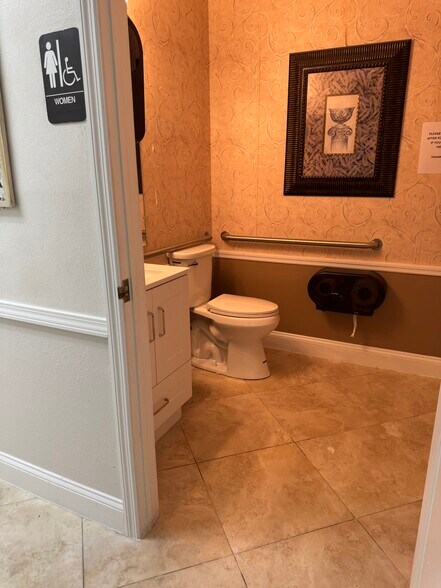 More Photos Of 110 Athens St, Tarpon Springs Light Manufacturing For Lease