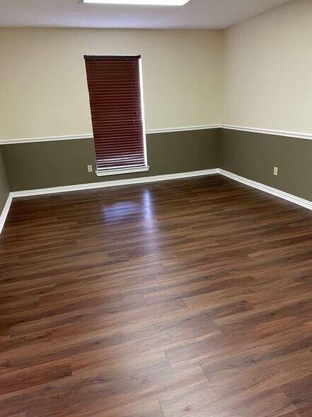 More Photos Of 511 S 5th Ave, Mansfield Distribution For Sale