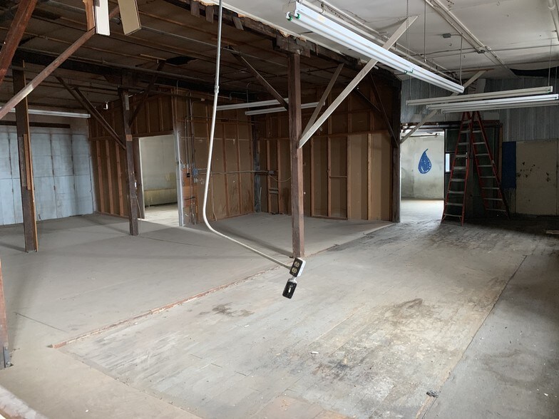 More Photos Of 612 New Hampshire St, Lawrence Office For Lease