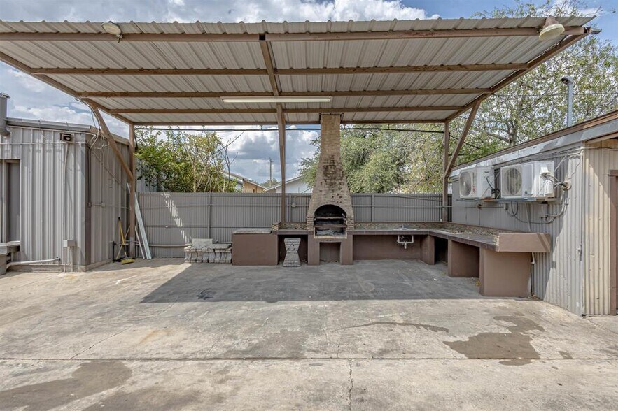 More Photos Of 603 N Loring Ave, Laredo General Retail For Lease