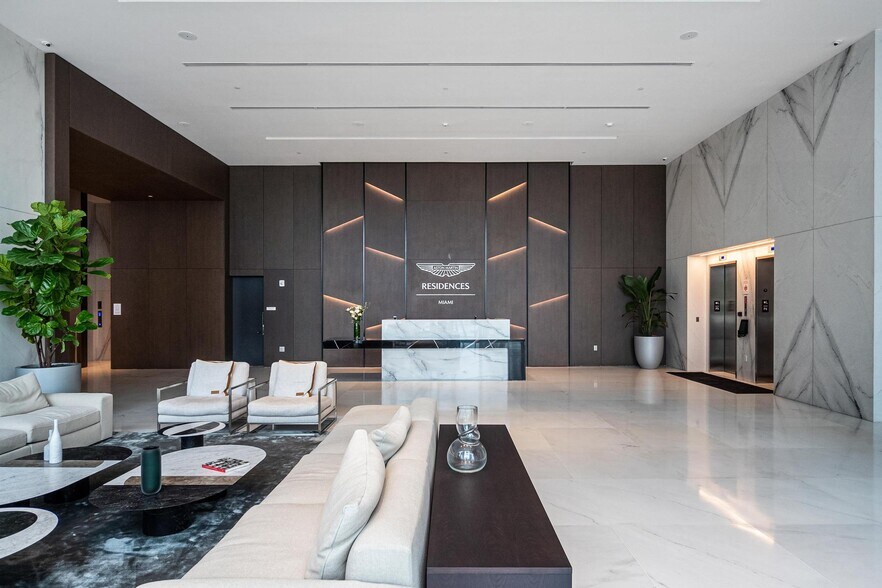 Primary Photo Of 300 Biscayne Boulevard Way, Miami Apartments For Lease