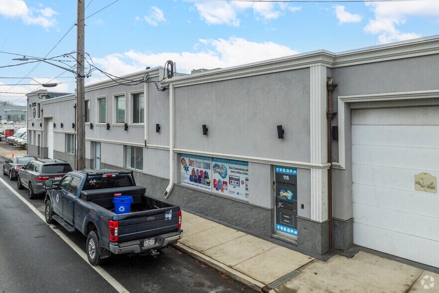 More Photos Of 115 Lakeville Rd, New Hyde Park Industrial For Lease