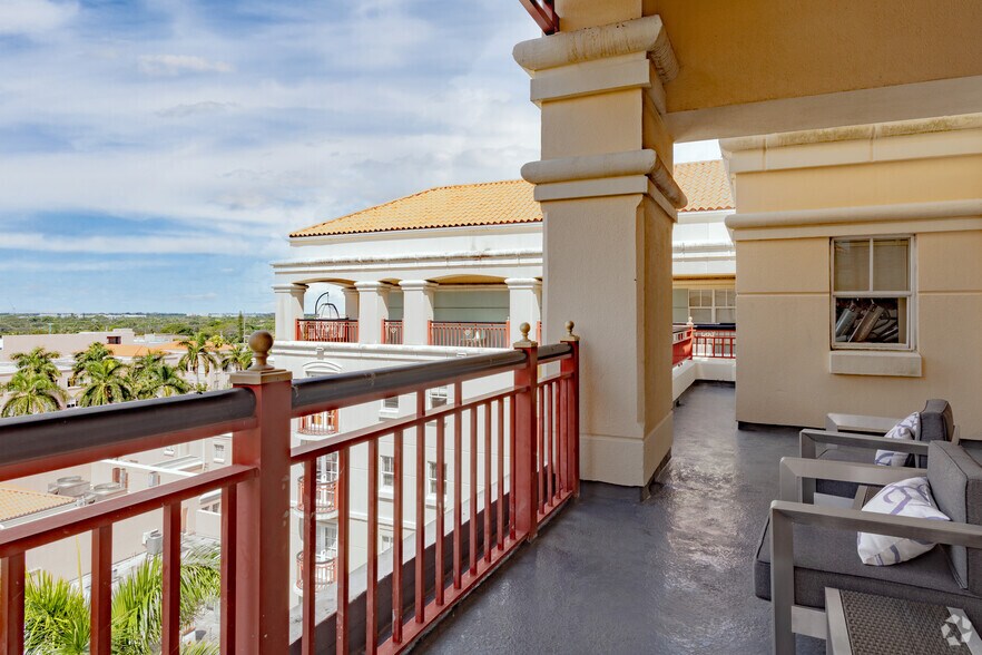 More Photos Of 401 NE Mizner Blvd, Boca Raton Apartments For Sale