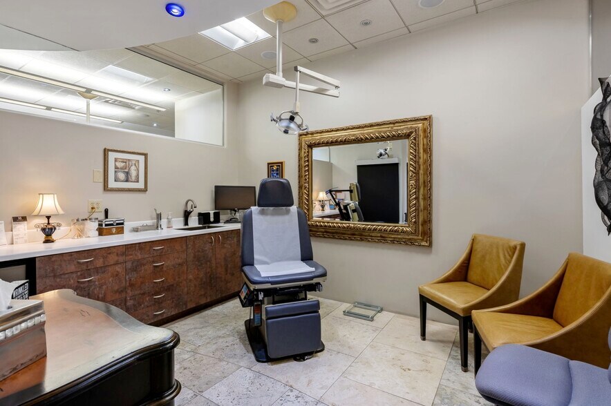 More Photos Of 10930 N Tatum Blvd, Phoenix Medical For Sale