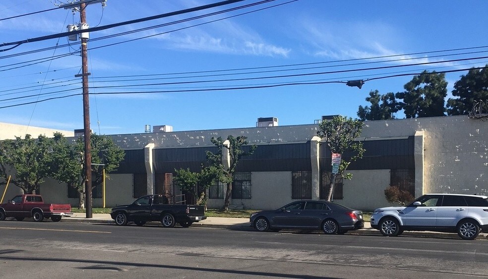 More Photos Of 7700-7704 Kester Ave, Van Nuys Warehouse For Lease