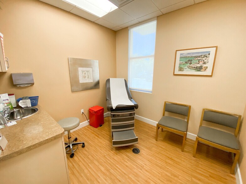 More Photos Of 2068 Hawthorne St, Sarasota Medical For Lease