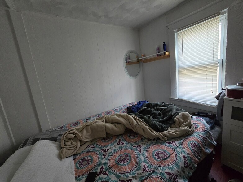 More Photos Of 221 Spring St, Newton Apartments For Sale