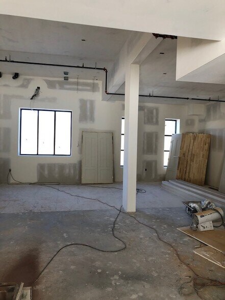 More Photos Of 4554 Forestdale Dr, Park City Showroom For Lease